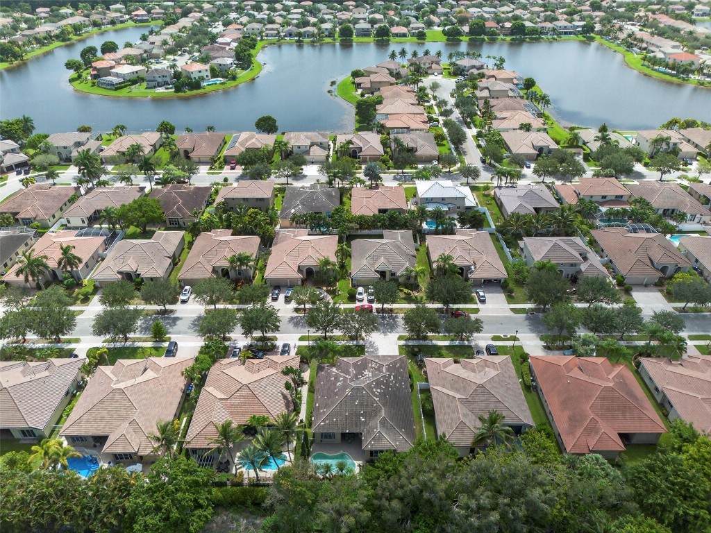 LAGUNA ISLES - Residential