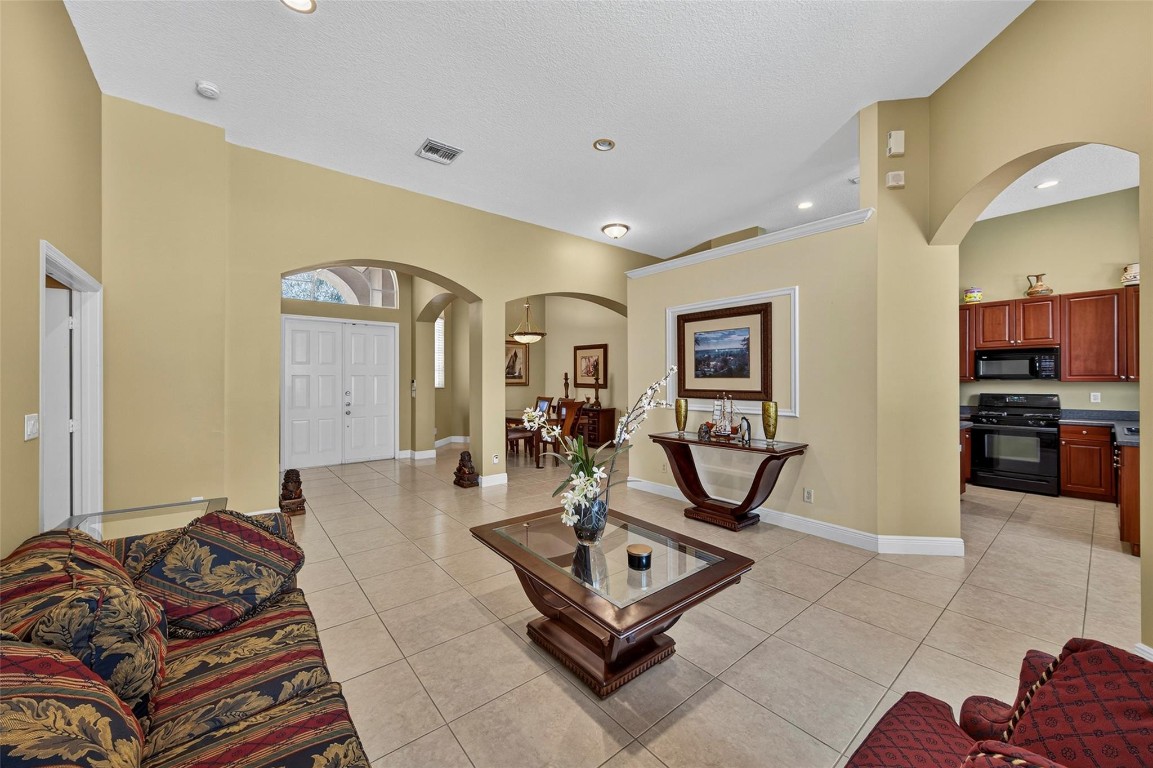 LAGUNA ISLES - Residential