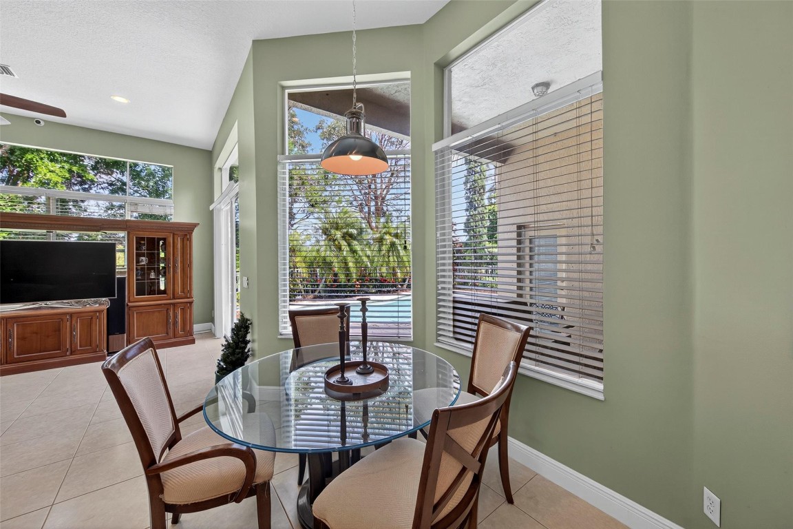 LAGUNA ISLES - Residential