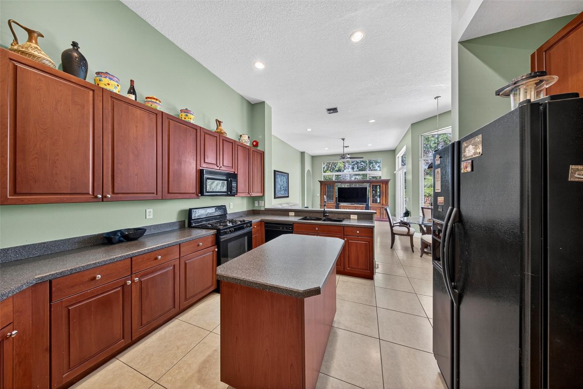 LAGUNA ISLES - Residential