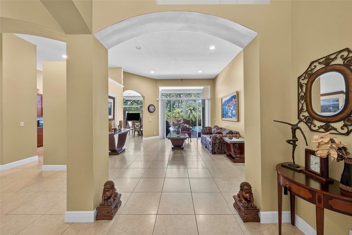 LAGUNA ISLES - Residential