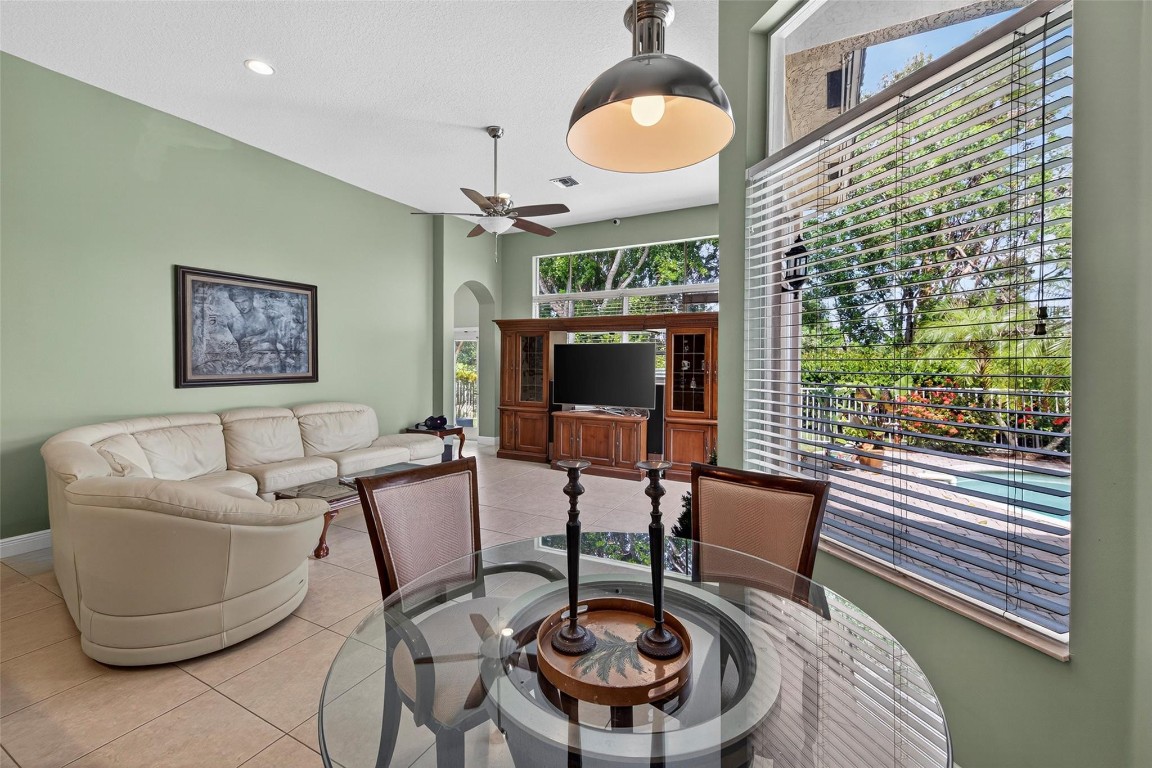 LAGUNA ISLES - Residential