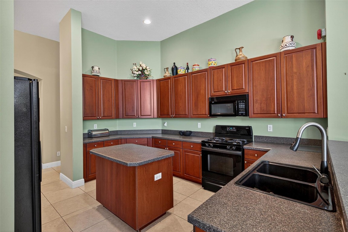 LAGUNA ISLES - Residential