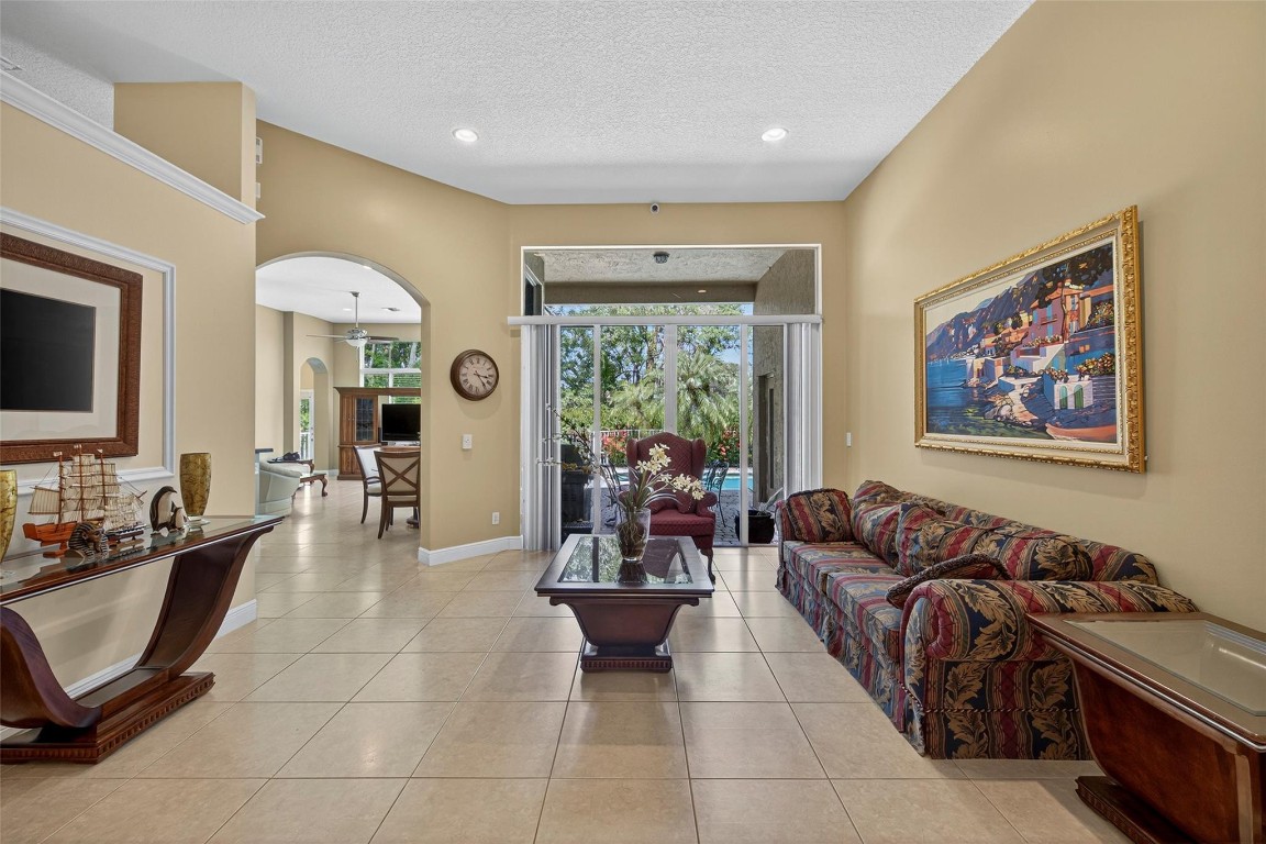 LAGUNA ISLES - Residential