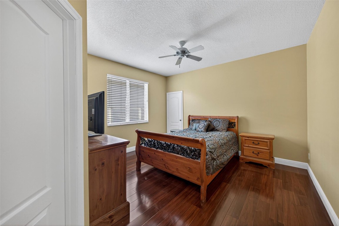 LAGUNA ISLES - Residential