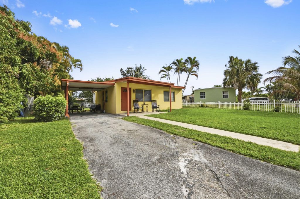 Photo of 291 Tulip Tree Drive, Lantana, FL 33462 (MLS # B26005025)