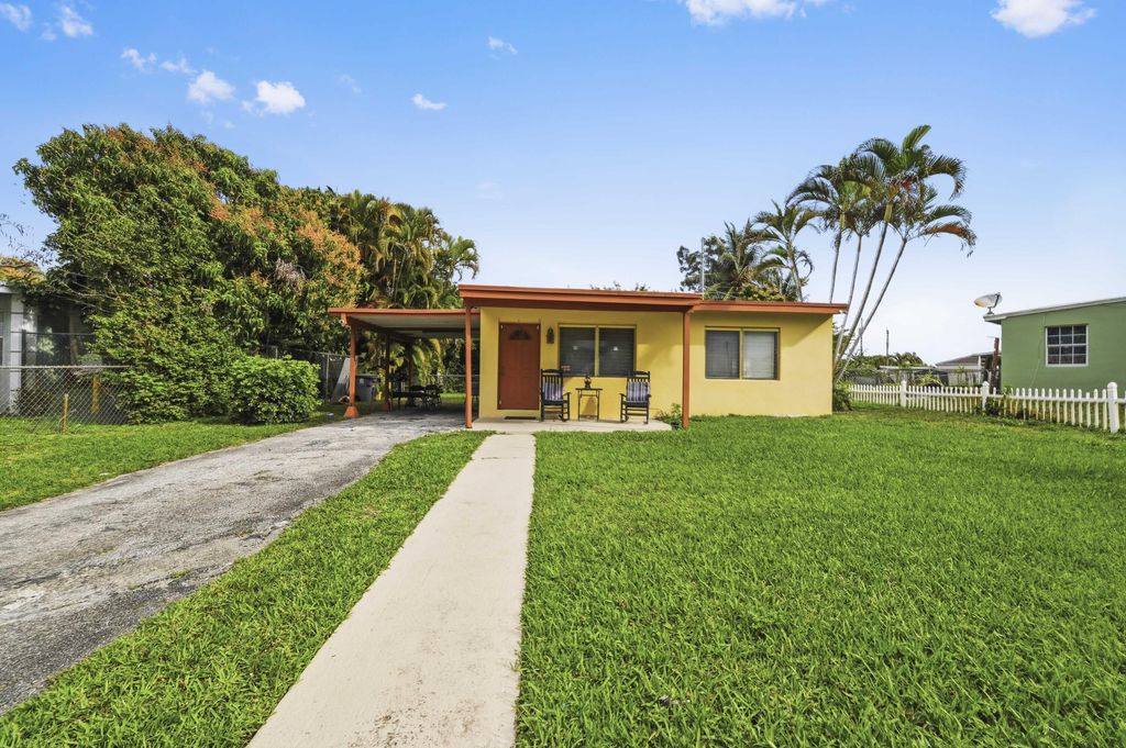 Photo of 291 Tulip Tree Drive, Lantana, FL 33462 (MLS # B26005025)