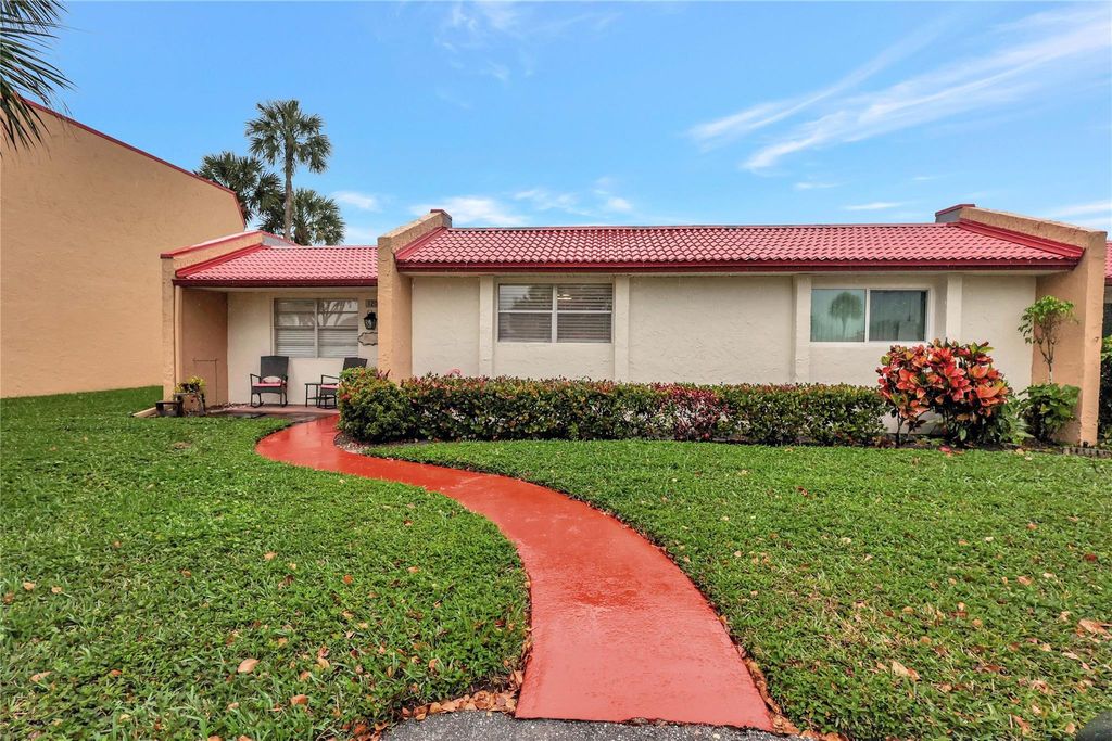 Photo of 120 Lake Anne Drive #120, West Palm Beach, FL 33411 (MLS # F10434043)