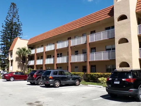 8950 Sunrise Lakes Blvd Unit 105, Sunrise, FL MLS: F10489848