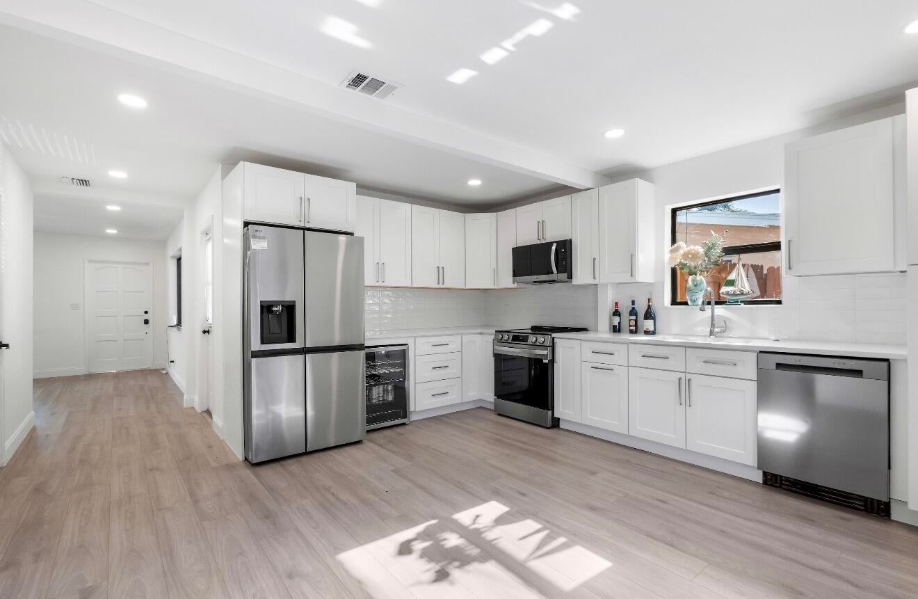 699 NE 40TH Street