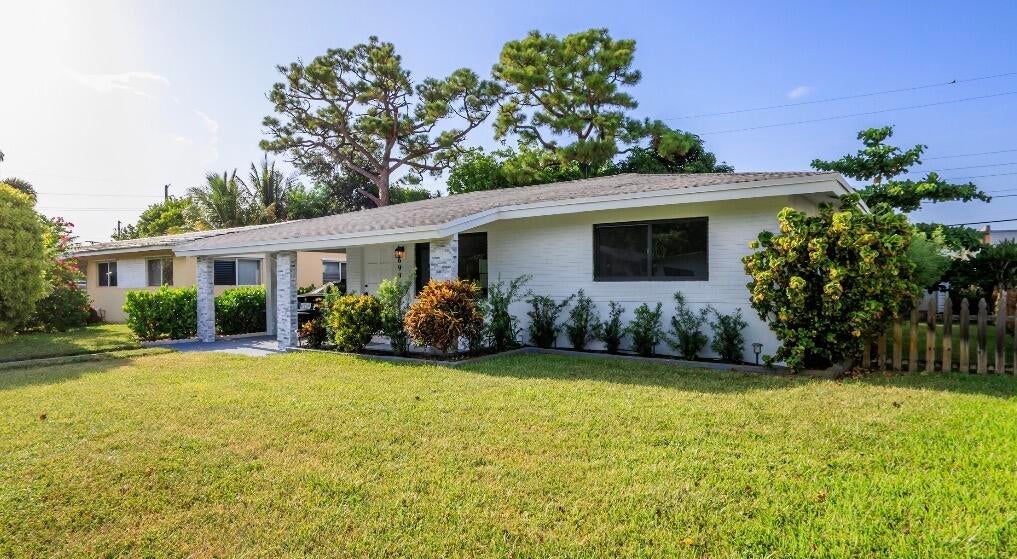 699 NE 40TH Street
