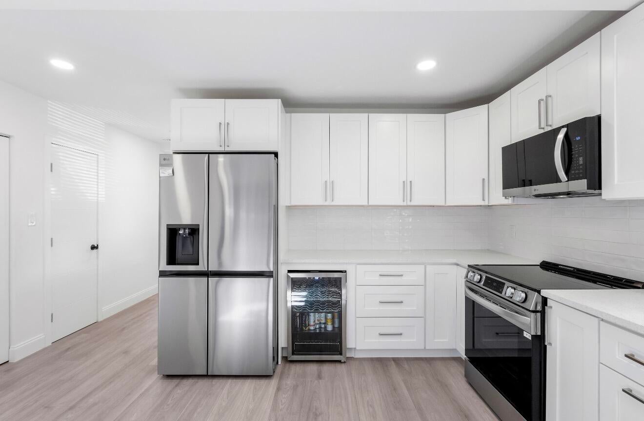 699 NE 40TH Street