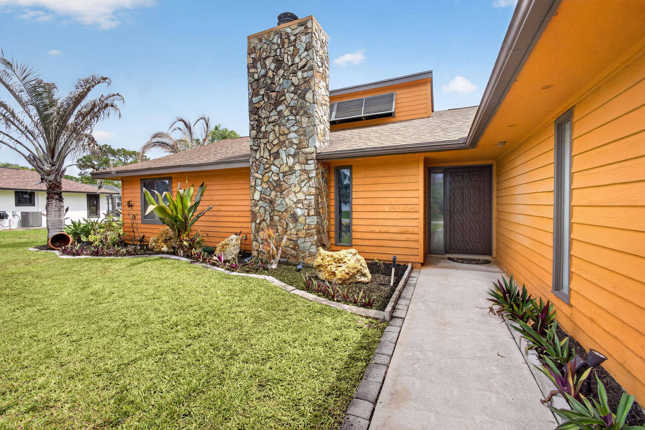 5589 SE Paramount Drive