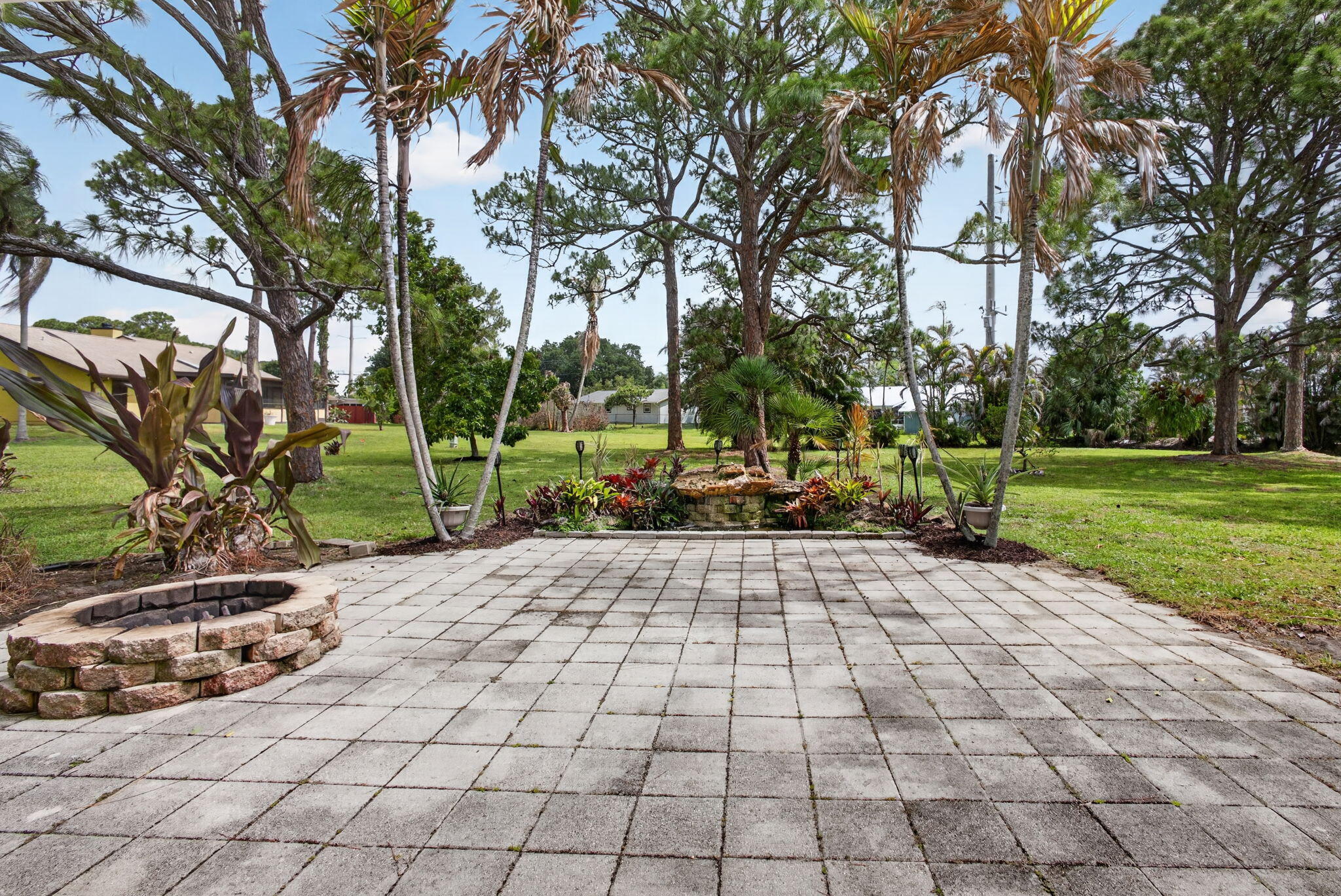 PARAMOUNT ESTATES - Residential