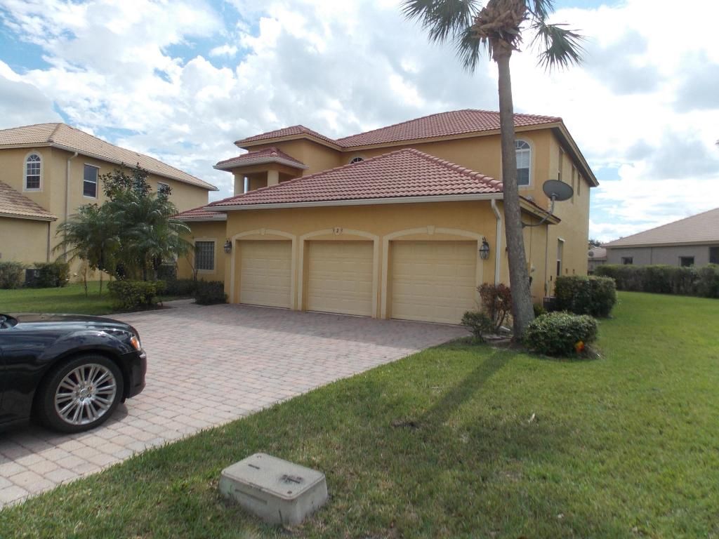 Photo of 323 NW Sheffield Circle, Port Saint Lucie, FL 34983 (MLS # R11121435)