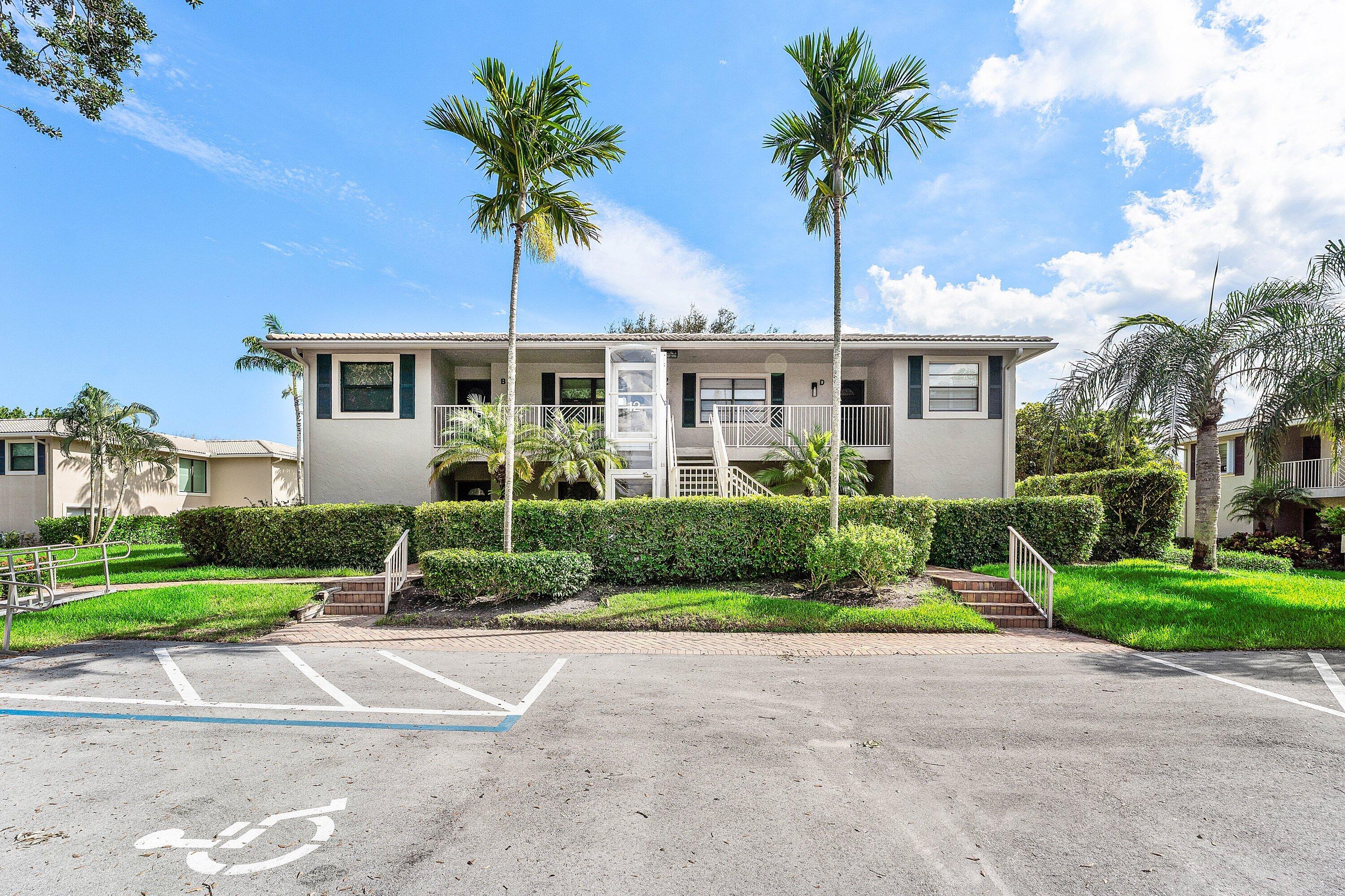 12 Stratford Drive E A