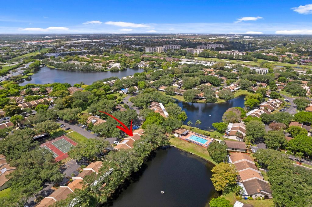 Photo of 9709 NW 16th Street, Pembroke Pines, FL 33024 (MLS # B26022160)