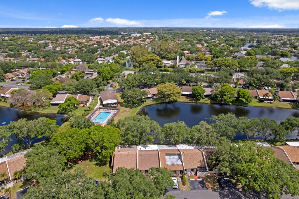 Photo of 9709 NW 16th Street, Pembroke Pines, FL 33024 (MLS # B26022160)