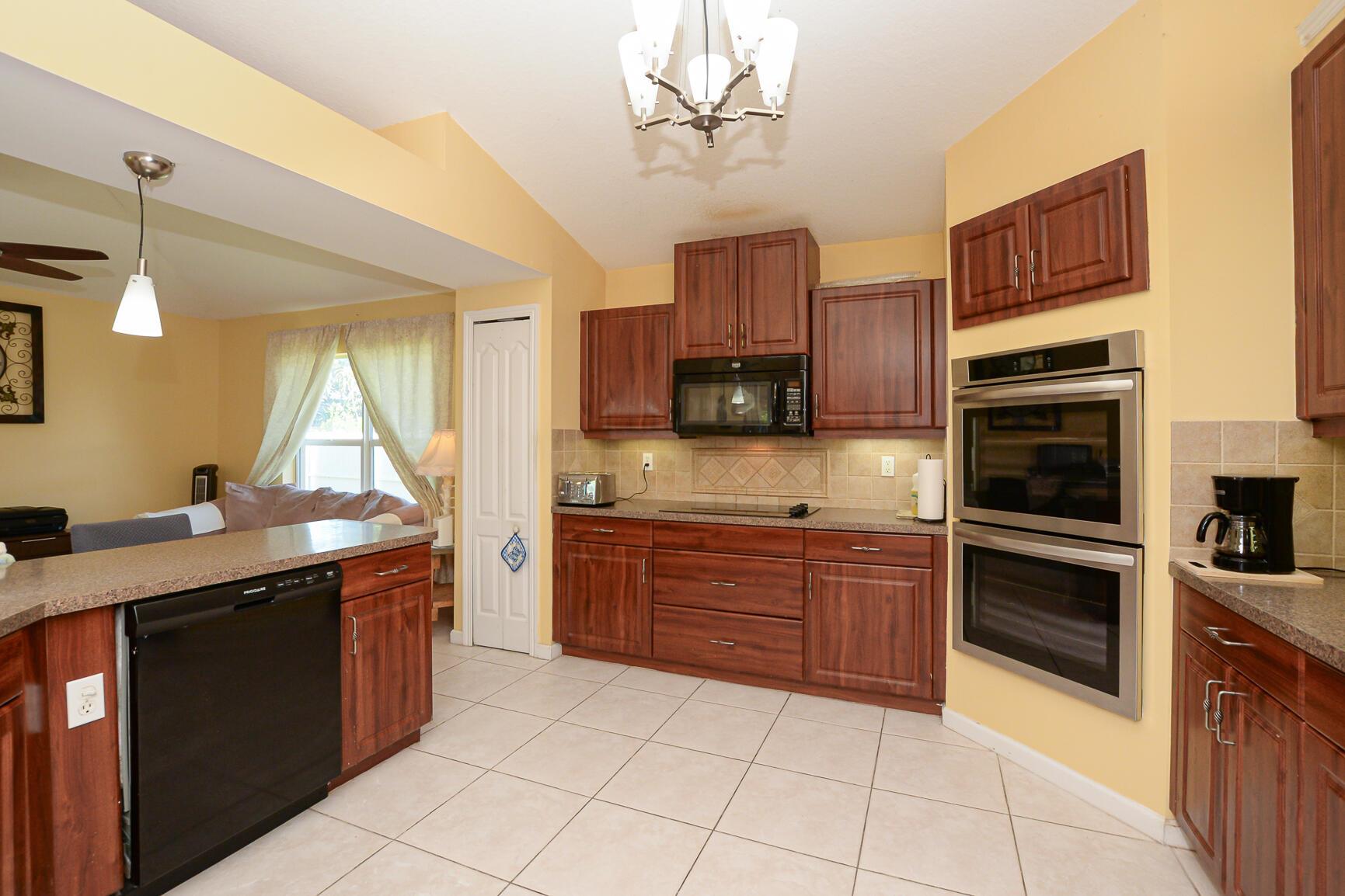 PORT ST LUCIE SECTION 20 - Residential