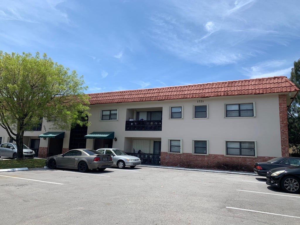 Photo of 1721 NW 15th Vista, Boca Raton, FL 33432 (MLS # B26046070)