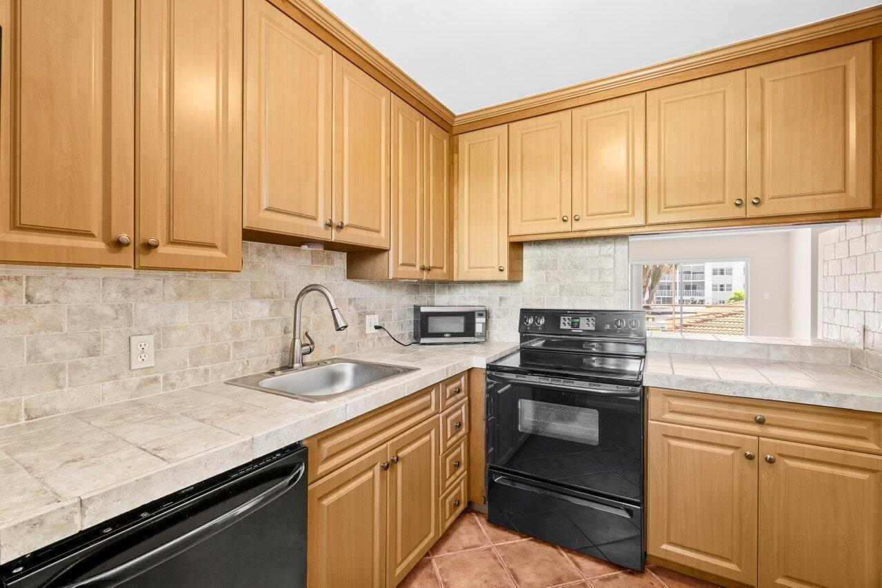 1430 S Lakeside Drive 22