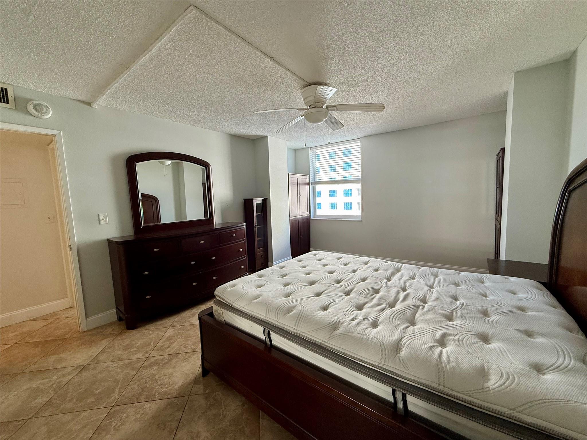 POMPANO BEACH CLUB CONDO - Residential Lease