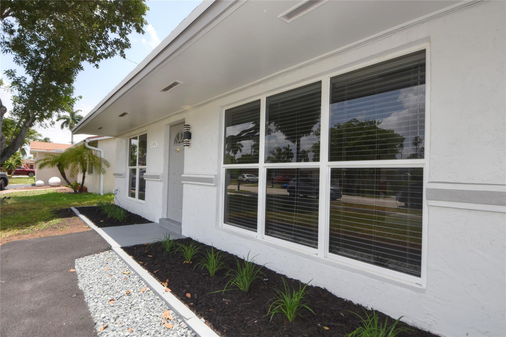 11451 NW 37th St
