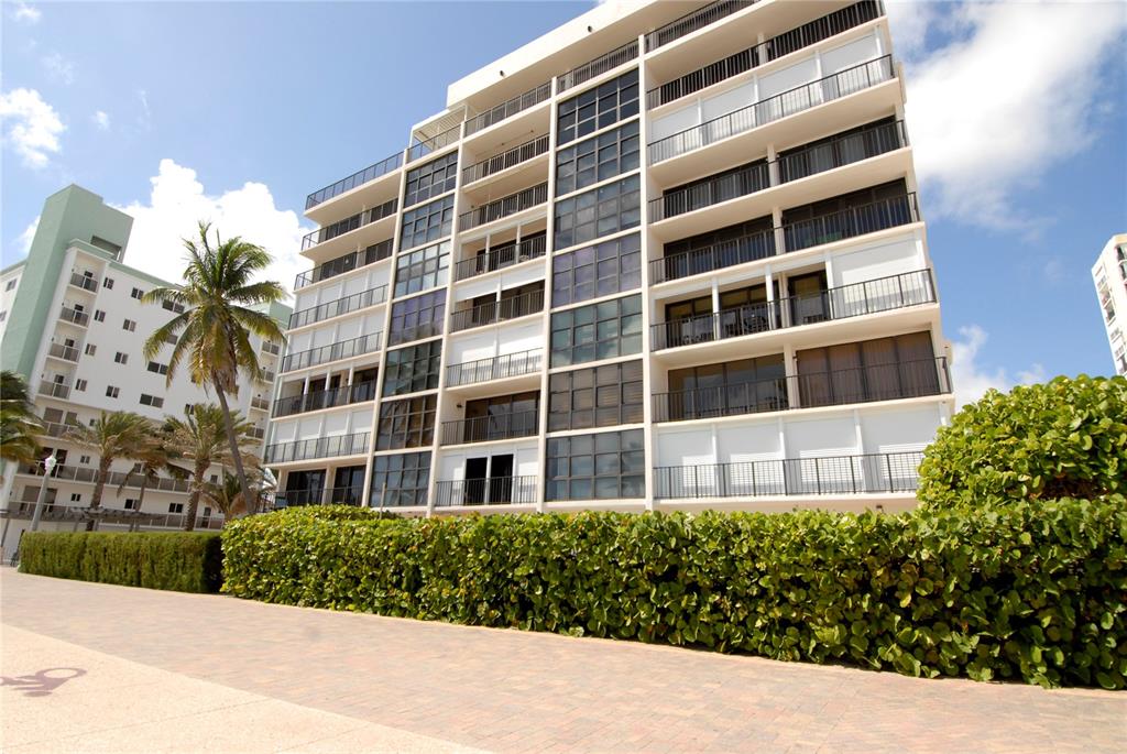 HOLLYWOOD OCEANFRONT - Residential