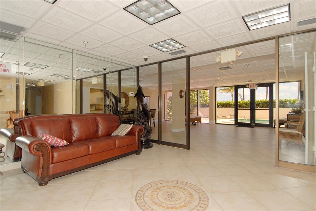 HOLLYWOOD OCEANFRONT - Residential