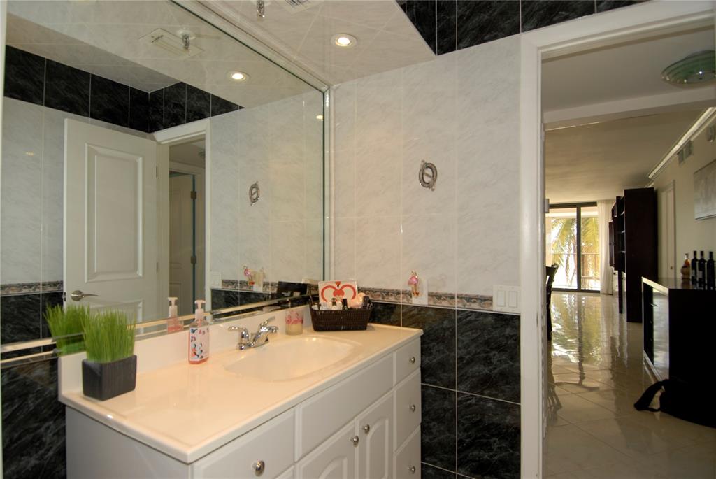 HOLLYWOOD OCEANFRONT - Residential