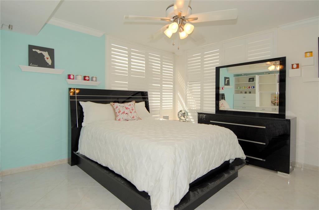 HOLLYWOOD OCEANFRONT - Residential