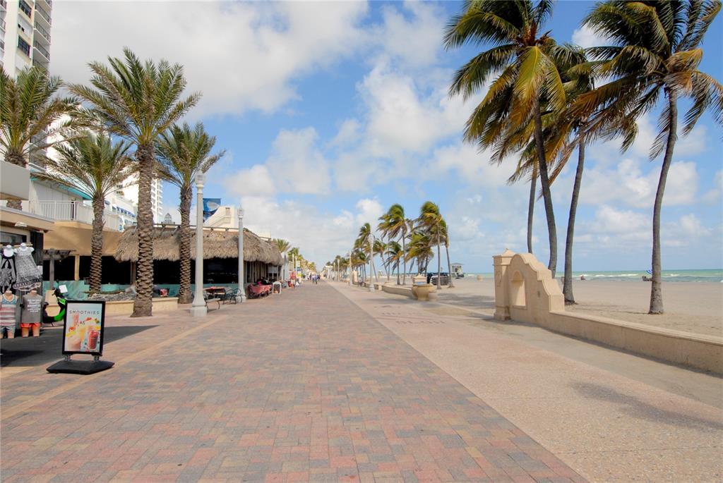 HOLLYWOOD OCEANFRONT - Residential