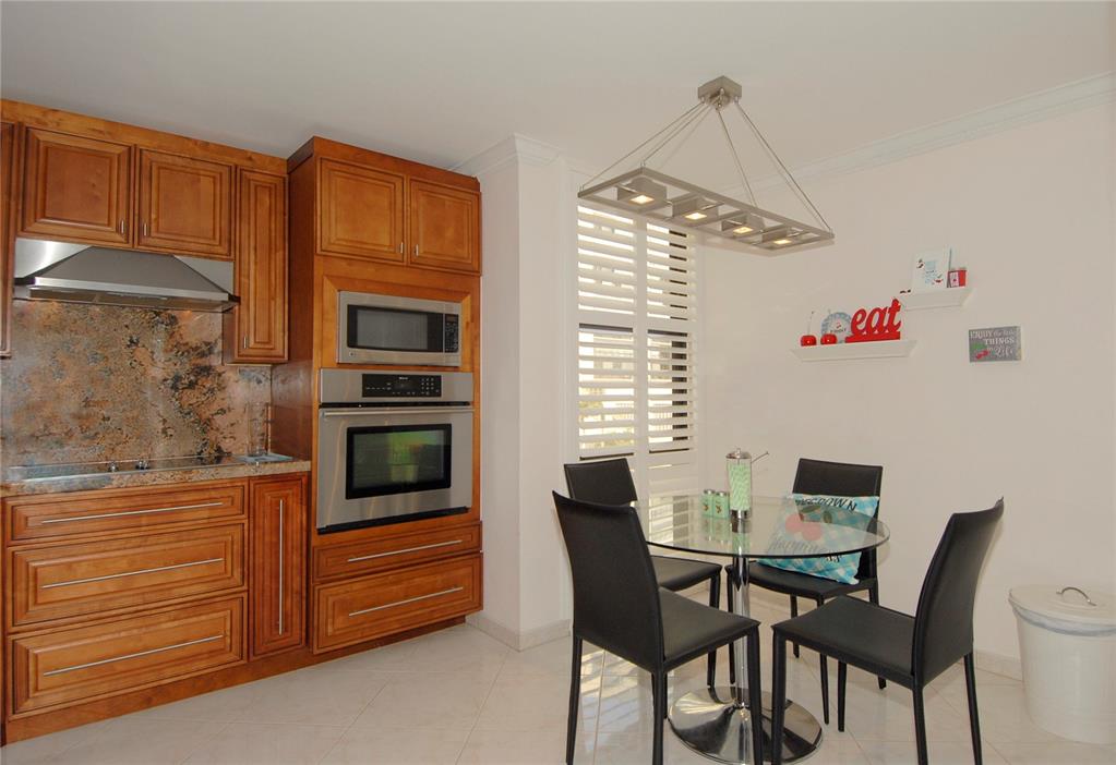 HOLLYWOOD OCEANFRONT - Residential