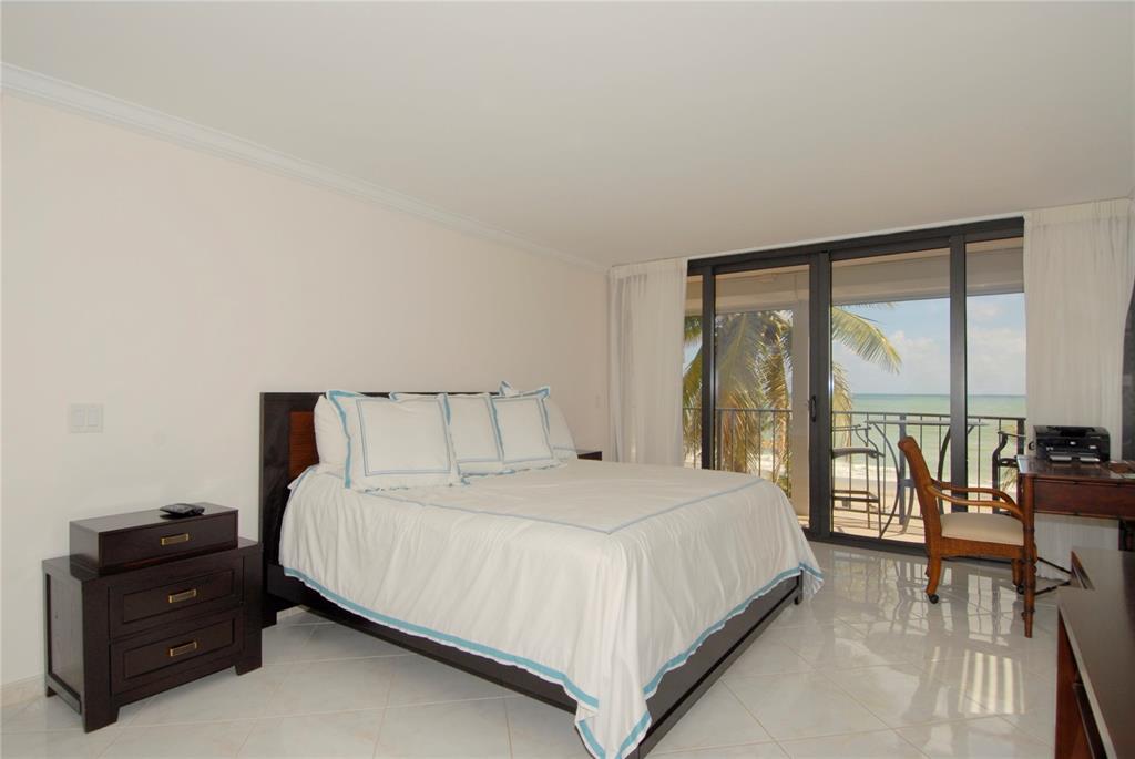 HOLLYWOOD OCEANFRONT - Residential