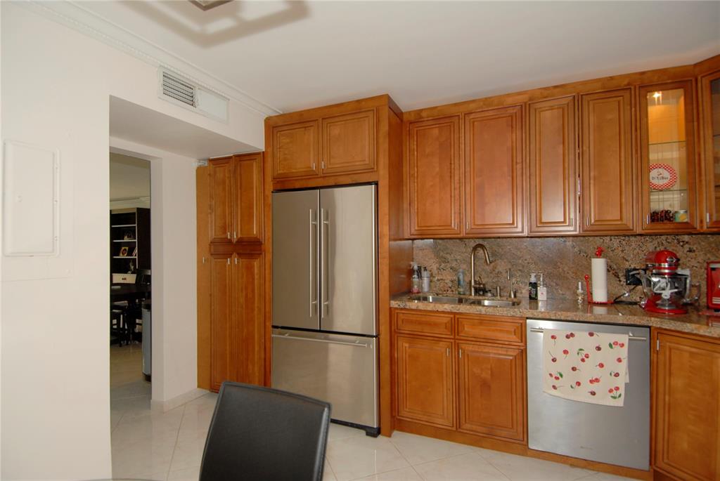 HOLLYWOOD OCEANFRONT - Residential