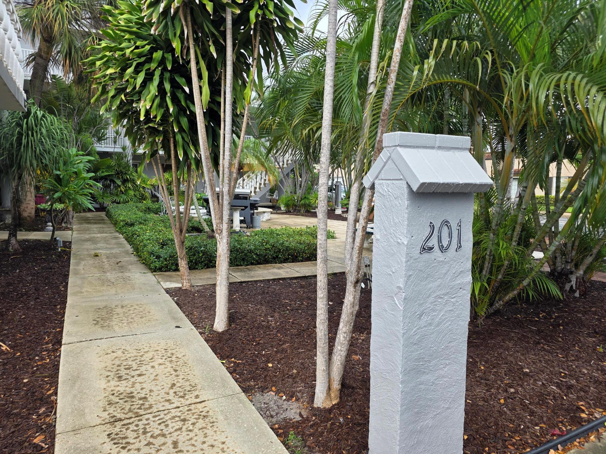 201 S Lakeside Drive