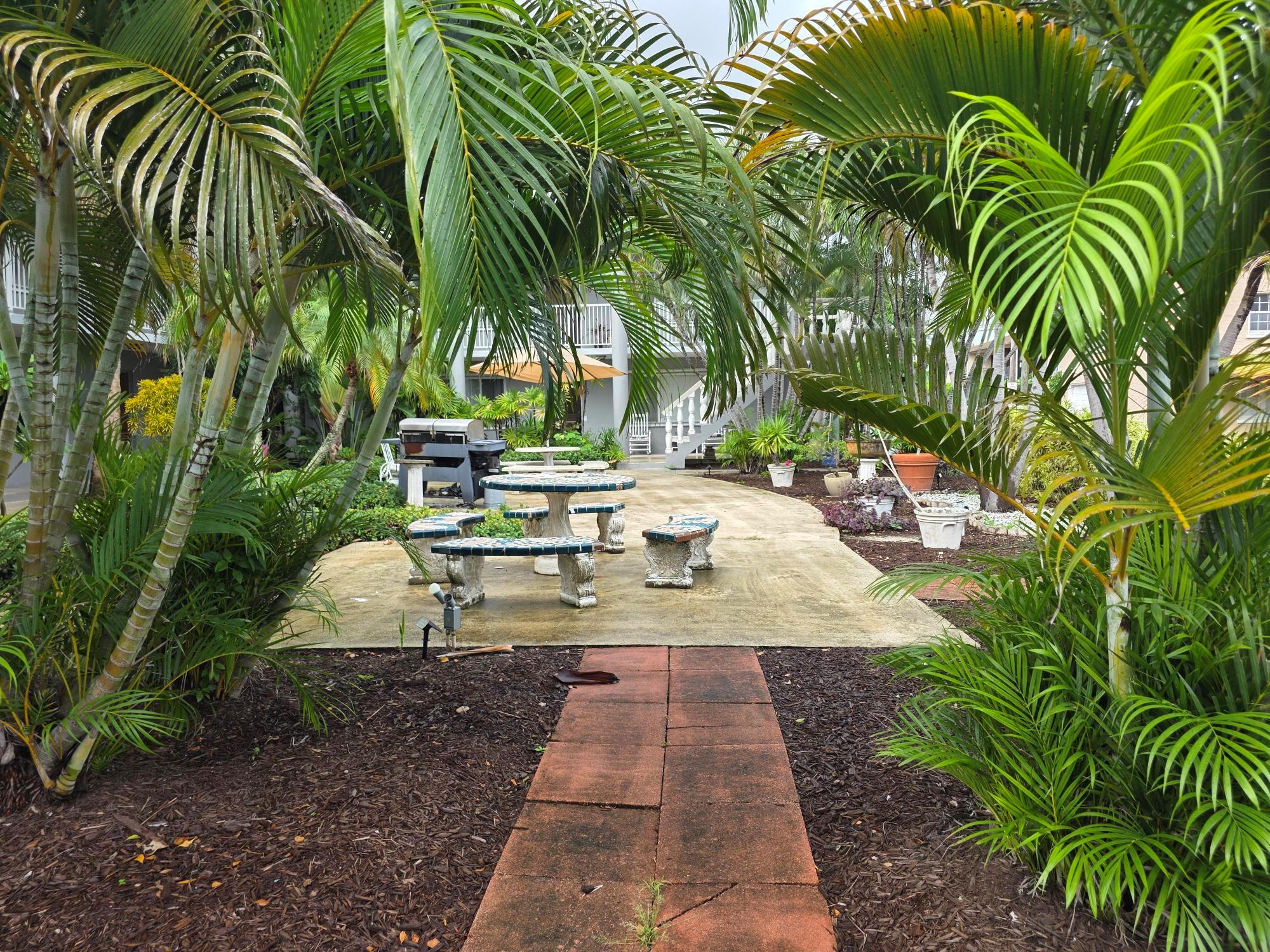 201 S Lakeside Drive