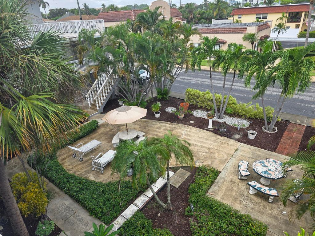 Photo of 201 S Lakeside Drive, Lake Worth Beach, FL 33460 (MLS # R11125739)