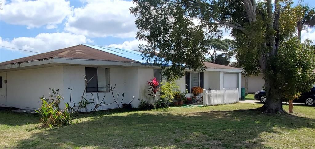 Photo of 167 SE Floresta Drive, Port Saint Lucie, FL 34983 (MLS # R10698549)