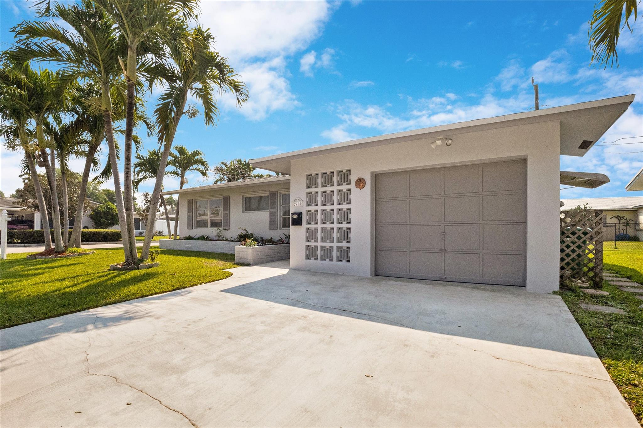 2700 NW 54th St
