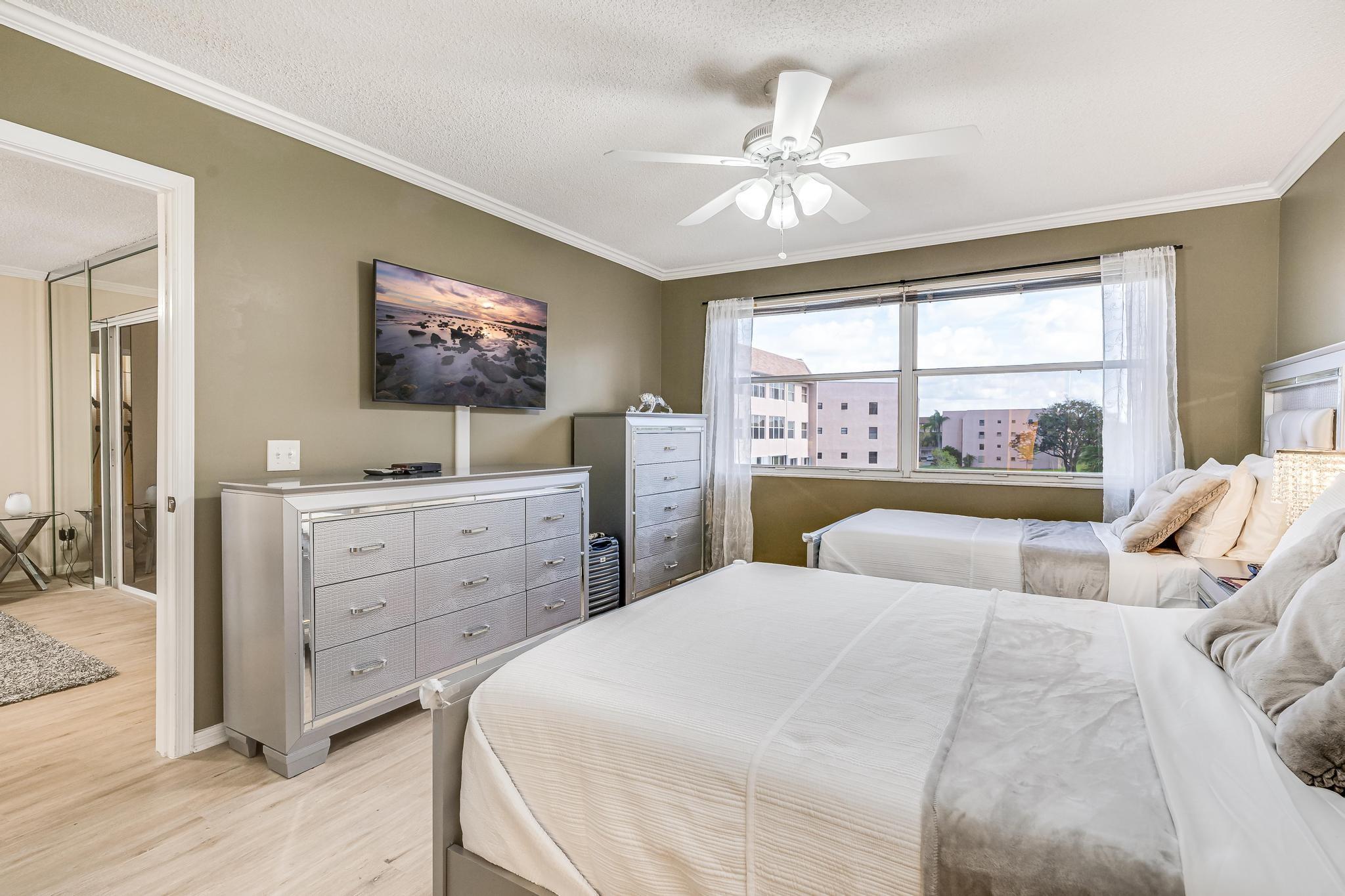 Sunrise Lakes 186 Condo - Residential