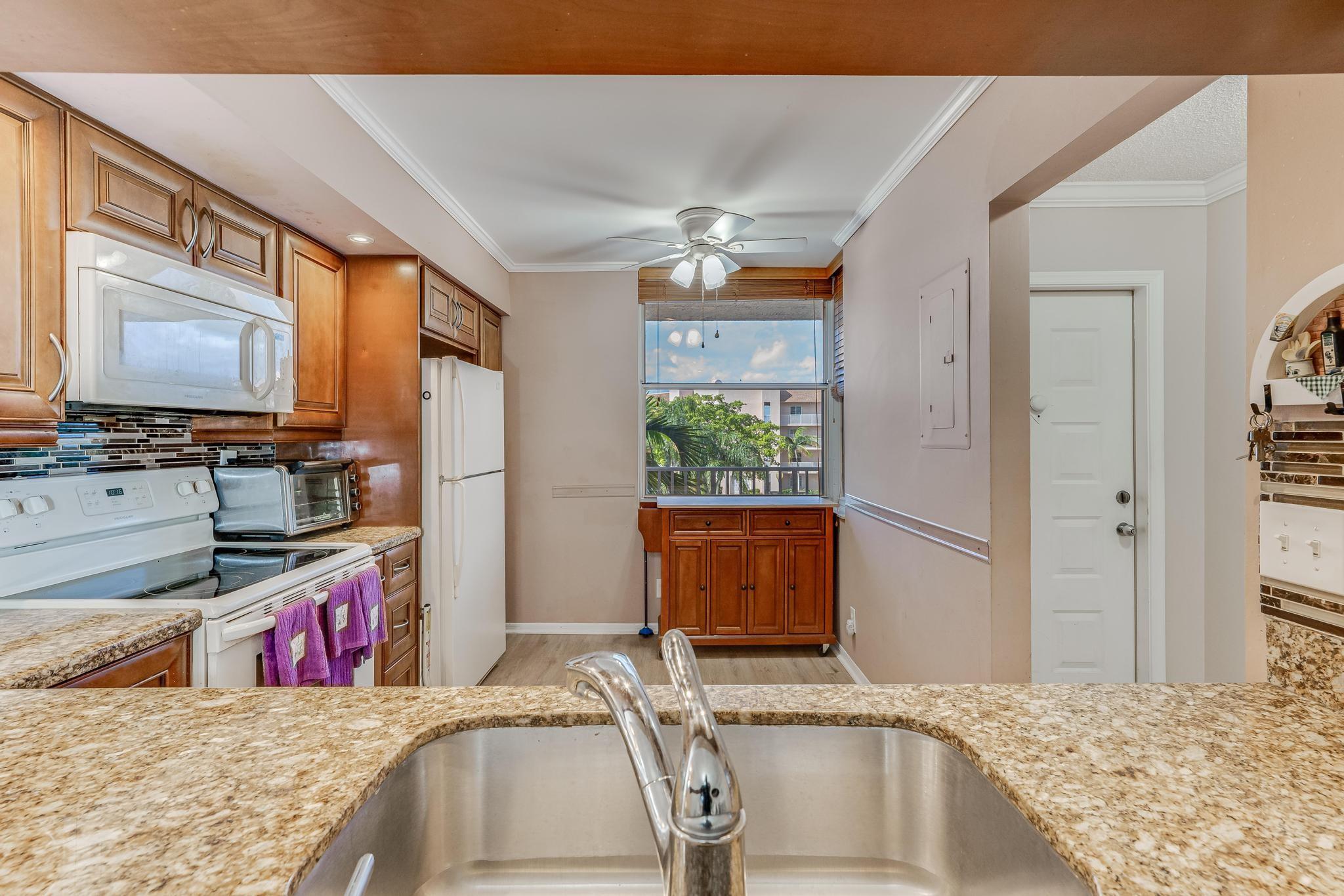 Sunrise Lakes 186 Condo - Residential