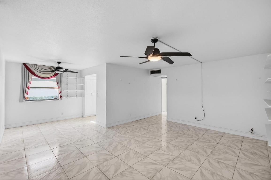 KINGS POINT - Residential