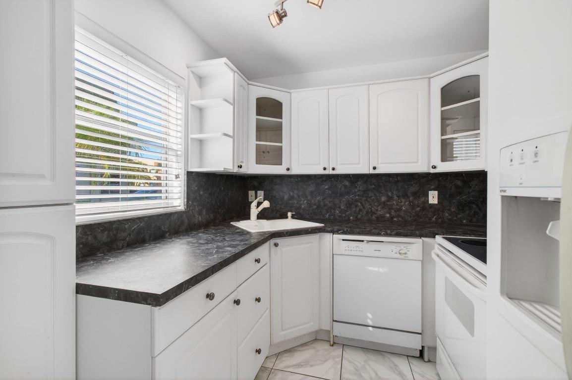 KINGS POINT - Residential