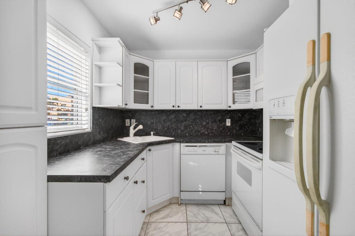 KINGS POINT - Residential