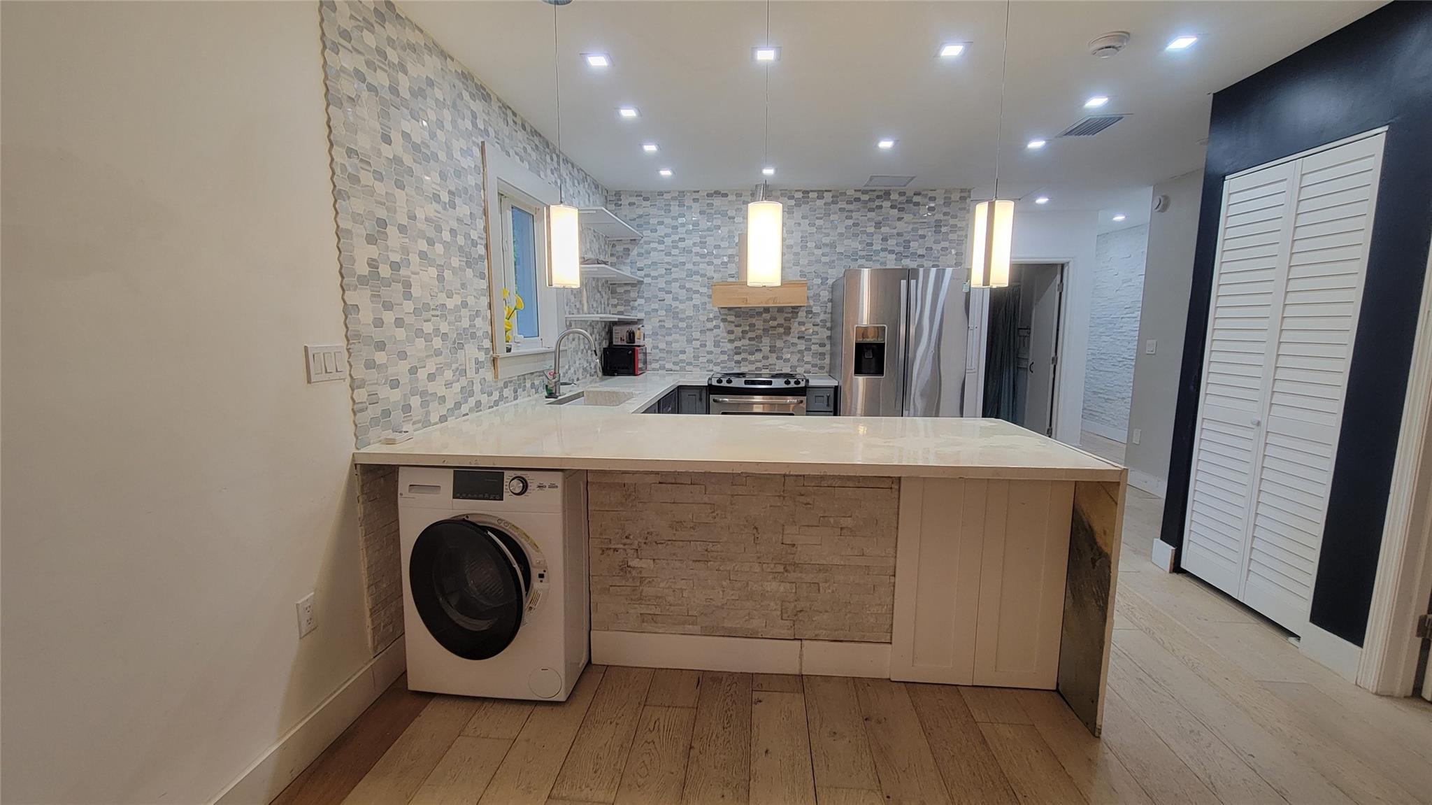 Dorsey Park First Add 21- - Residential Lease