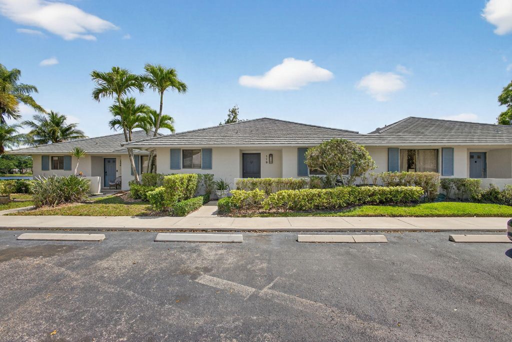 Photo of 119 Club Drive, Palm Beach Gardens, FL 33418 (MLS # B26011148)