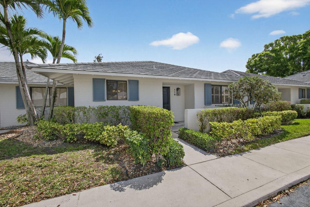 Photo of 119 Club Drive, Palm Beach Gardens, FL 33418 (MLS # B26011148)