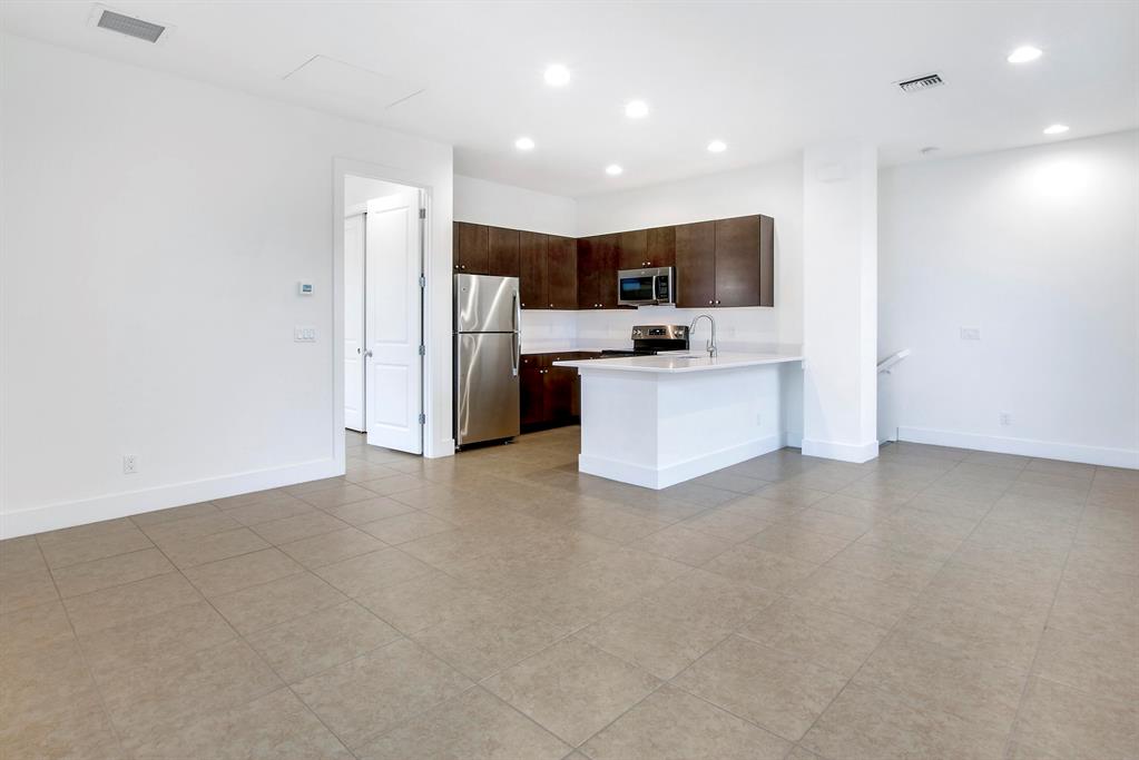 ALTON NEIGHBORHOOD 1 - Residential Lease