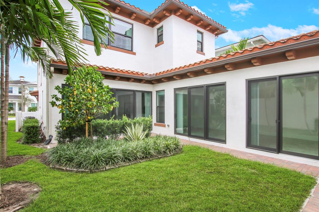 ALTON NEIGHBORHOOD 1 - Residential Lease